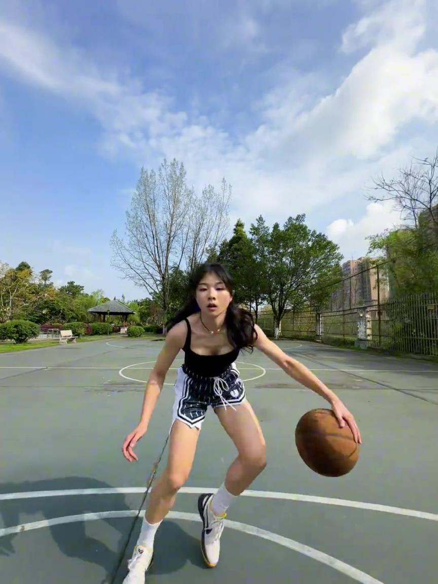 看著有點(diǎn)實(shí)力，敢背打我不？